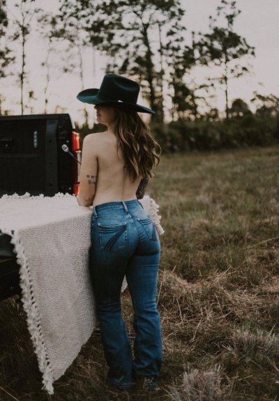 Watch Megan's leaked NSFW photo on TwXstars