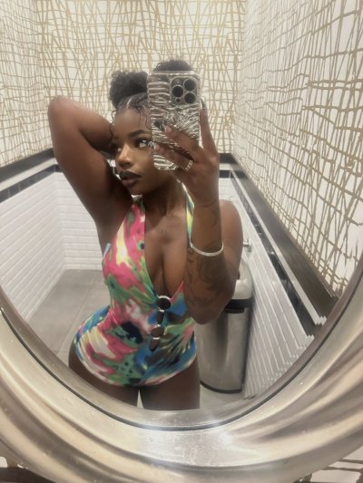 Watch m9ym9y's leaked NSFW photo on TwXstars