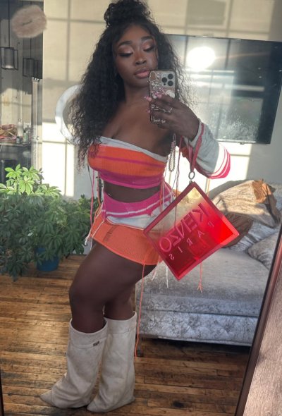 Watch One Less Lonely N*gga, MBA 👸🏽's leaked NSFW photo on TwXstars