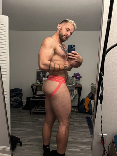 Watch Deco's leaked NSFW photo on TwXstars