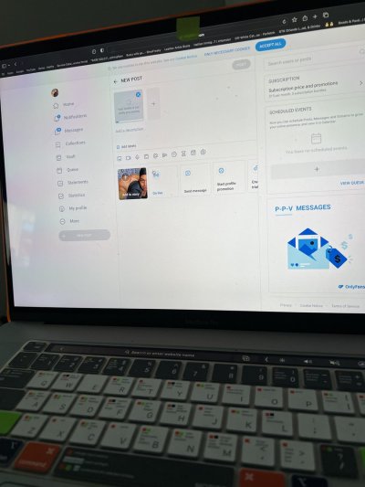 Watch THE ONLY KAYBAGZ🦋✨'s leaked NSFW photo on TwXstars