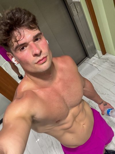 Watch Malik Delgaty's leaked NSFW photo on TwXstars