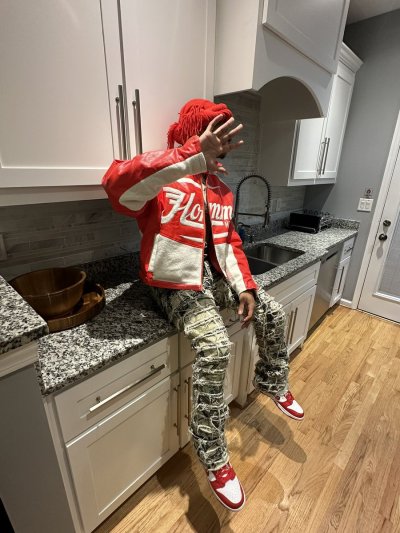 Watch 🔙Deontae🔜's leaked NSFW photo on TwXstars