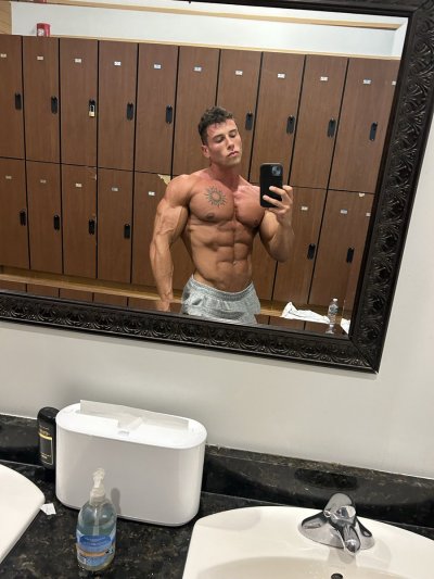 Watch John Bronco's leaked NSFW photo on TwXstars