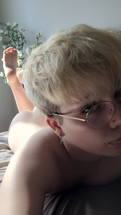 Watch hunnypaint + io's leaked NSFW photo on TwXstars
