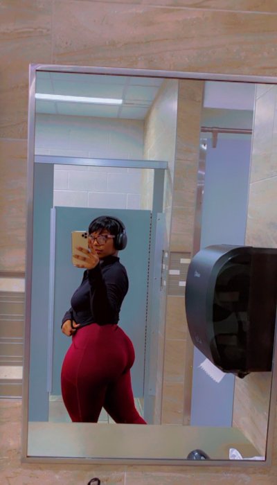 Watch Kimstaxxx 💋👅💦's leaked NSFW photo on TwXstars