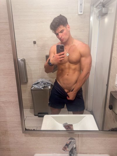 Watch Malik Delgaty's leaked NSFW photo on TwXstars