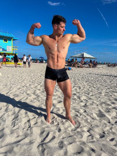 Watch Malik Delgaty's leaked NSFW photo on TwXstars