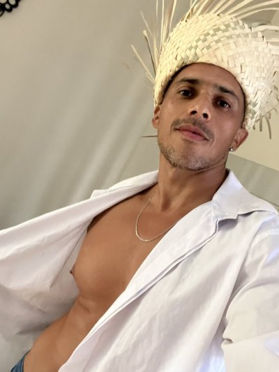 Watch Johnny Louis's leaked NSFW photo on TwXstars