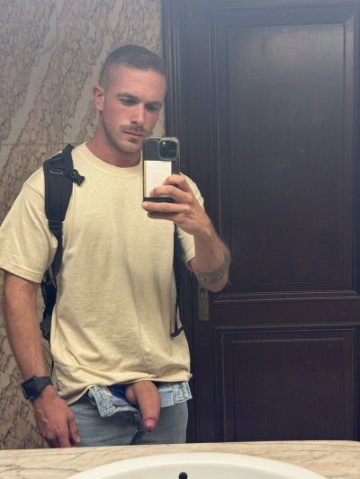 Watch Apolo Adrii's leaked NSFW photo on TwXstars