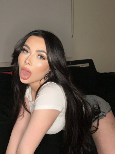 Watch Sarina 💋's leaked NSFW photo on TwXstars