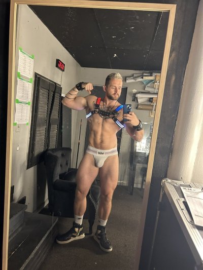 Watch Deco's leaked NSFW photo on TwXstars