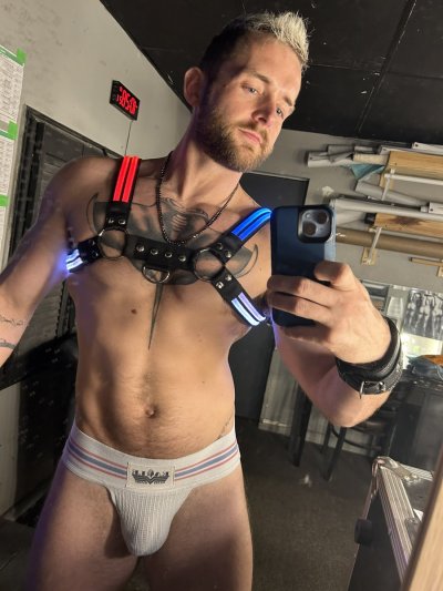 Watch Deco's leaked NSFW photo on TwXstars