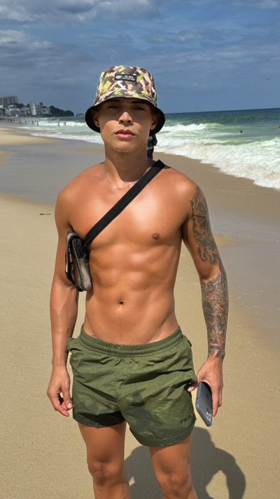 Watch 𝐒𝐔𝐑𝐅𝐈𝐒𝐓𝐀's leaked NSFW photo on TwXstars