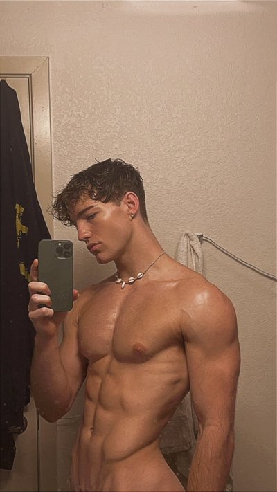 Watch Hazel Hoffman's leaked NSFW photo on TwXstars