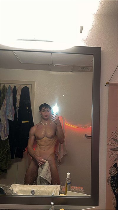 Watch Hazel Hoffman's leaked NSFW photo on TwXstars