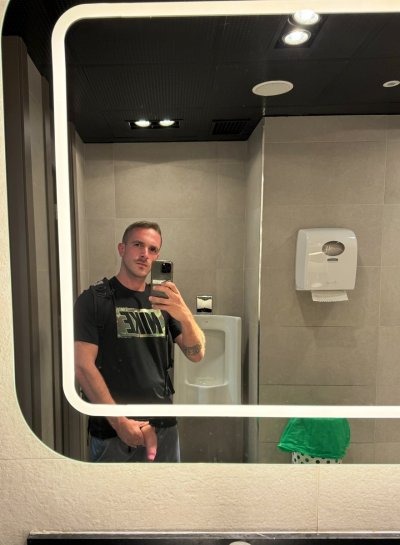 Watch Apolo Adrii's leaked NSFW photo on TwXstars