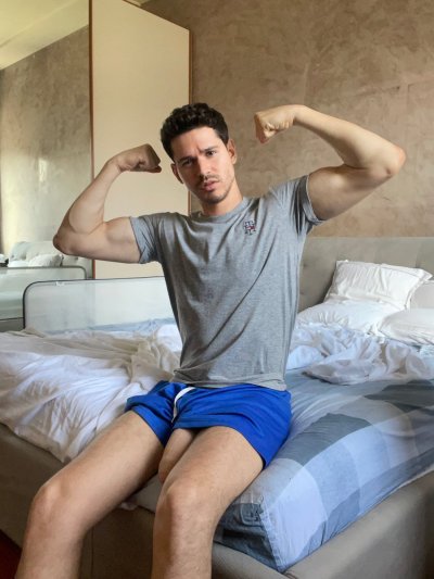 Watch Hunk Marc's leaked NSFW photo on TwXstars