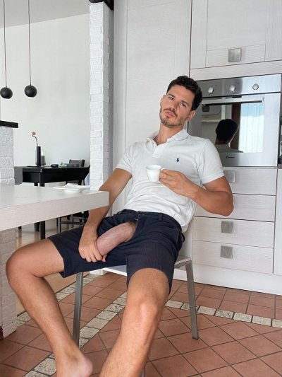 Watch Hunk Marc's leaked NSFW photo on TwXstars