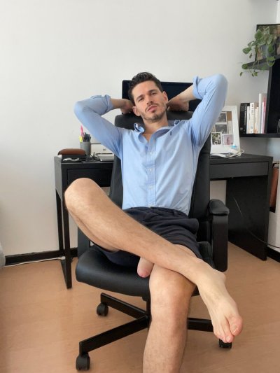 Watch Hunk Marc's leaked NSFW photo on TwXstars