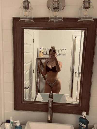 Watch ✩𝐁𝐚𝐢𝐥𝐞𝐲 𝐁𝐨𝐨𝐭𝐥𝐞𝐬✩'s leaked NSFW photo on TwXstars