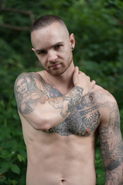 Watch Charlie Kent's leaked NSFW photo on TwXstars