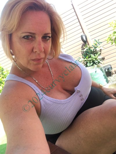 Watch Curvy Claire's leaked NSFW photo on TwXstars