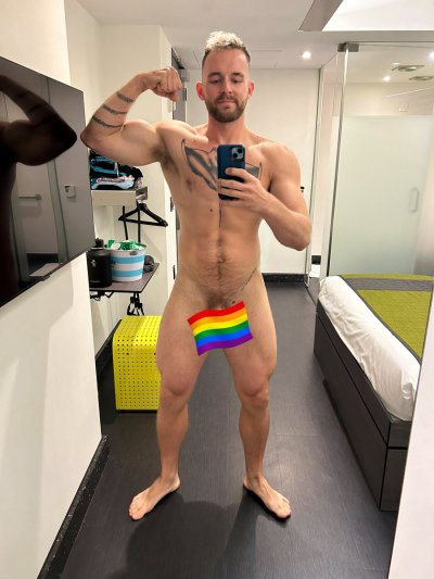 Watch Deco's leaked NSFW photo on TwXstars