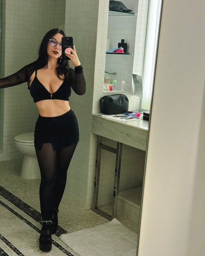 Watch Leah's leaked NSFW photo on TwXstars