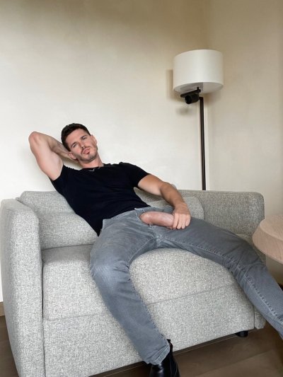 Watch Hunk Marc's leaked NSFW photo on TwXstars