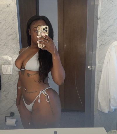 Watch One Less Lonely N*gga, MBA 👸🏽's leaked NSFW photo on TwXstars