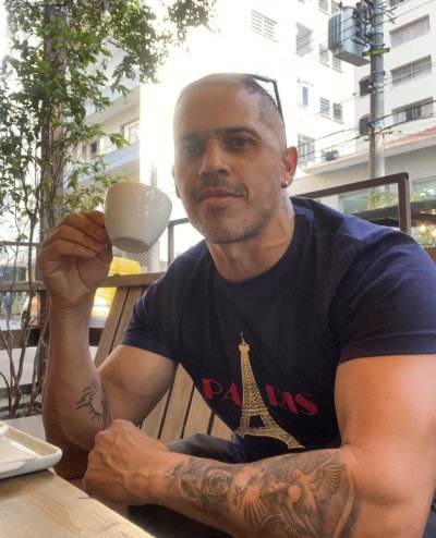 Watch Johnny Louis's leaked NSFW photo on TwXstars