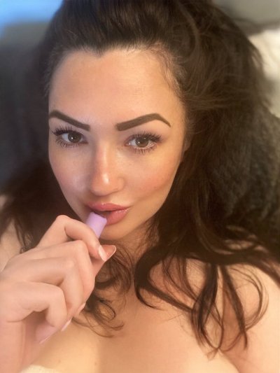 Watch Kirsten Lee's leaked NSFW photo on TwXstars