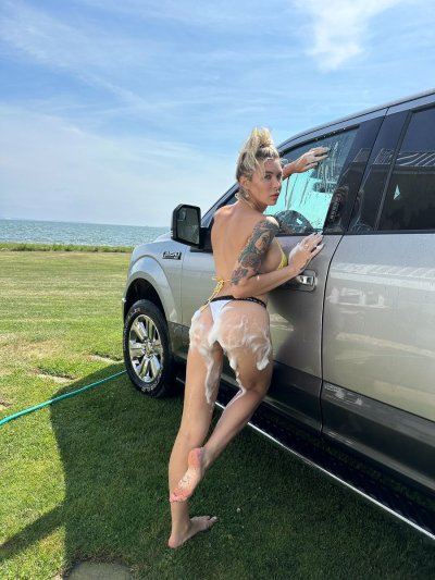 Watch Aubrey Kate's leaked NSFW photo on TwXstars