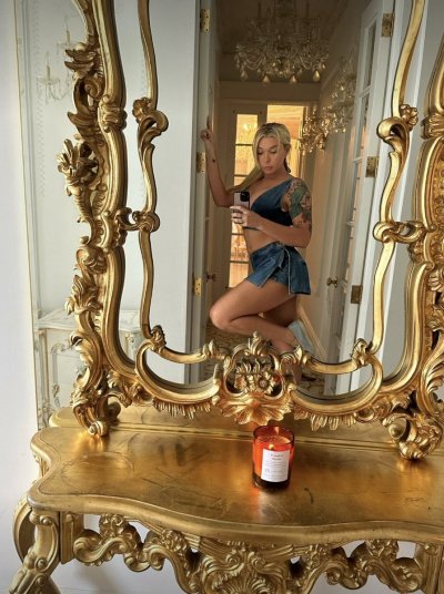 Watch Aubrey Kate's leaked NSFW photo on TwXstars