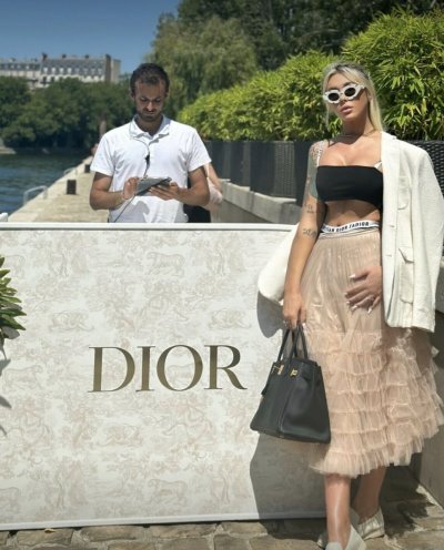 Watch Aubrey Kate's leaked NSFW photo on TwXstars