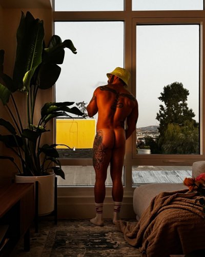 Watch Iggle Pringle's leaked NSFW photo on TwXstars