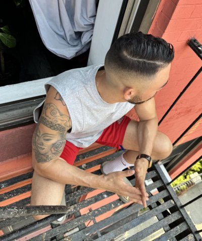 Watch Brian Nieh's leaked NSFW photo on TwXstars