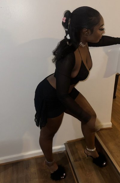 Watch One Less Lonely N*gga, MBA 👸🏽's leaked NSFW photo on TwXstars