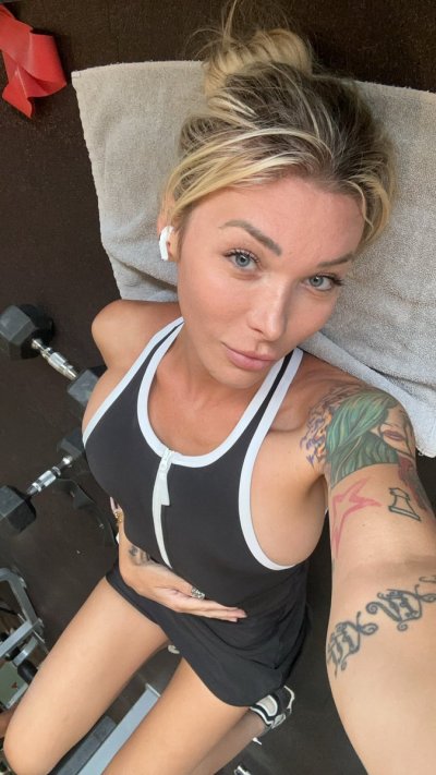 Watch Aubrey Kate's leaked NSFW photo on TwXstars