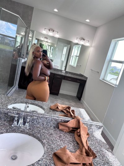 Watch TheTeresaLavae's leaked NSFW photo on TwXstars