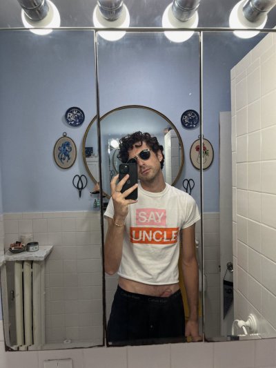 Watch Mark Something's leaked NSFW photo on TwXstars