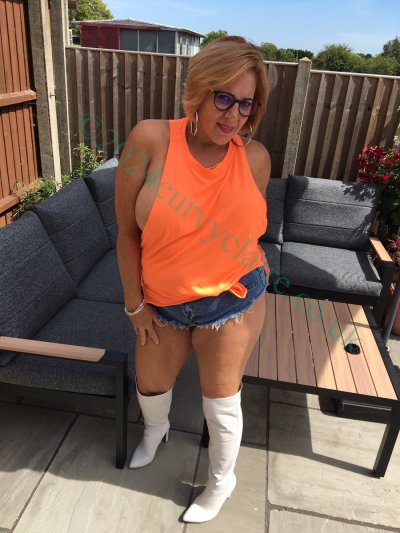 Watch Curvy Claire's leaked NSFW photo on TwXstars