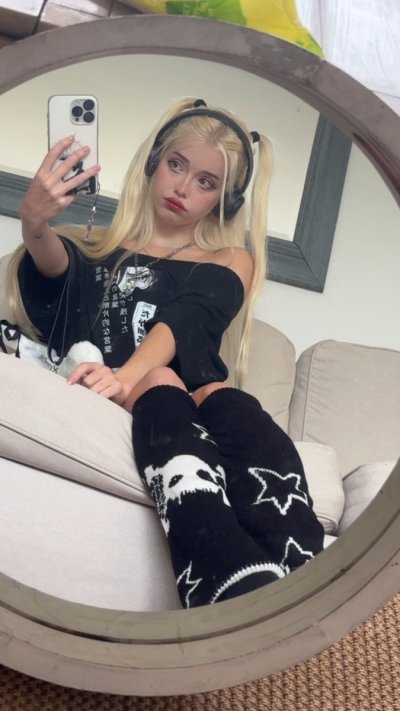 Watch Lauren Burch's leaked NSFW photo on TwXstars