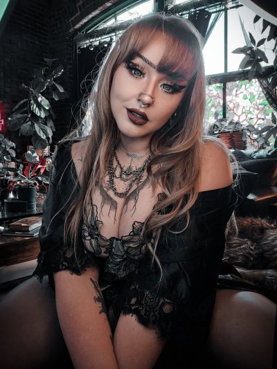Watch 🦇 𝖑𝖎𝖈𝖍𝖑𝖎𝖓𝖌𝖘 | OF 🖤💋's leaked NSFW photo on TwXstars