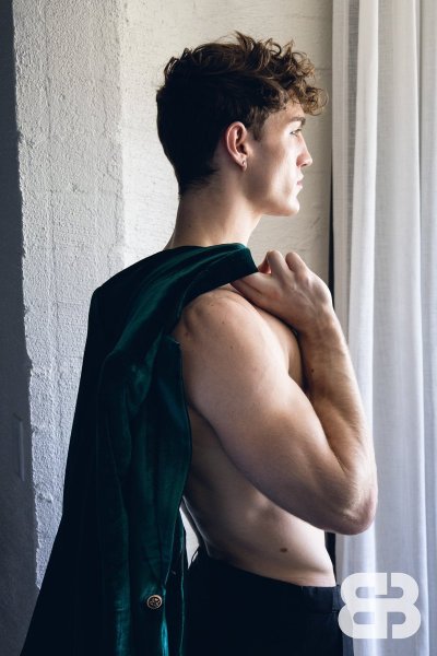 Watch Hazel Hoffman's leaked NSFW photo on TwXstars