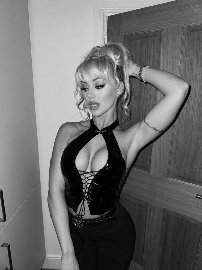 Watch Rhiannon Blue's leaked NSFW photo on TwXstars