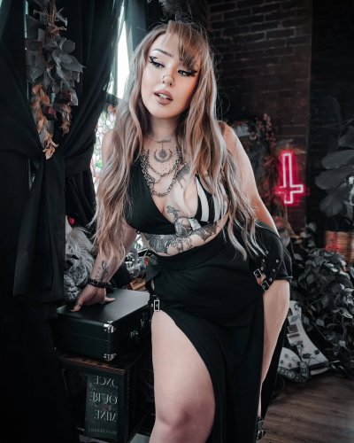 Watch 🦇 𝖑𝖎𝖈𝖍𝖑𝖎𝖓𝖌𝖘 | OF 🖤💋's leaked NSFW photo on TwXstars