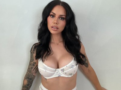 Watch SIMONE's leaked NSFW photo on TwXstars