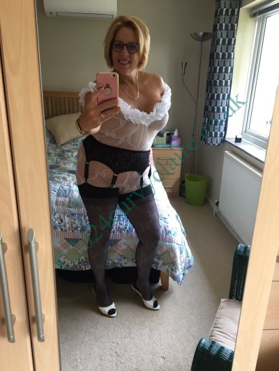 Watch Curvy Claire's leaked NSFW photo on TwXstars